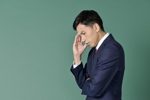 悩む