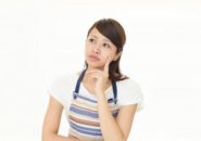 悩む主婦