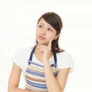 悩む主婦