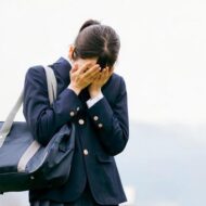 落ち込む高校生